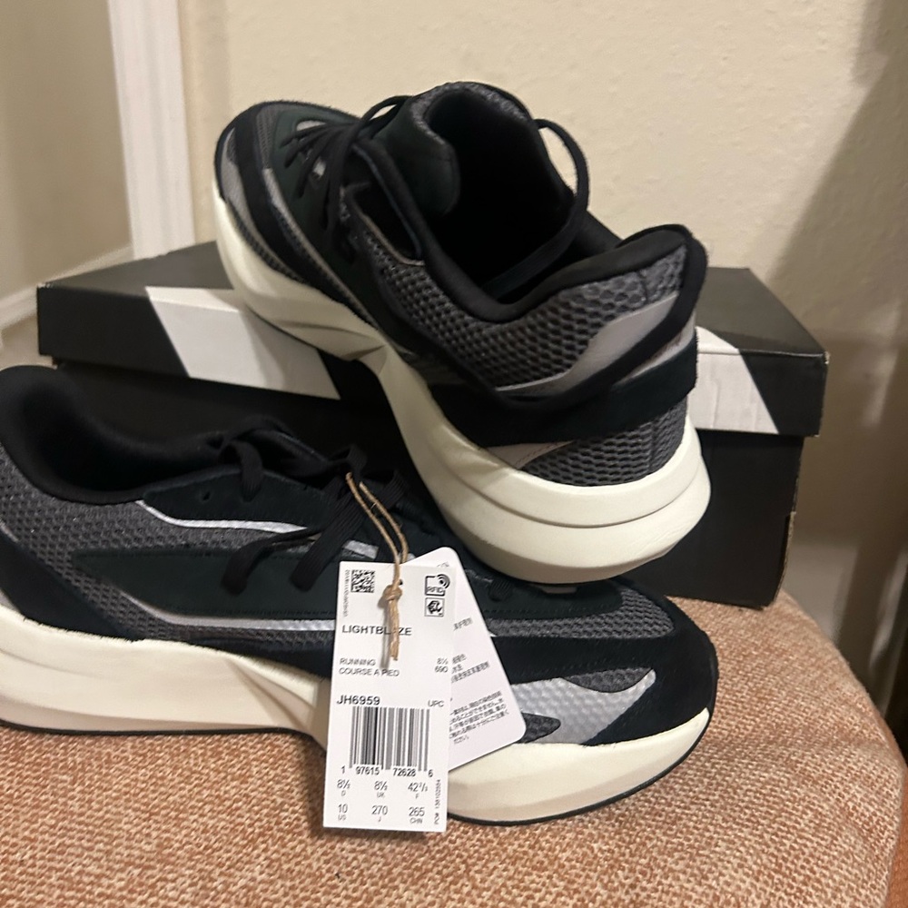 Women’s Black and Gray Lightweight Runner Sneakers